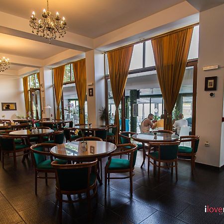 Riviera 990 - Resort & Restaurant Ieşelniţa エクステリア 写真