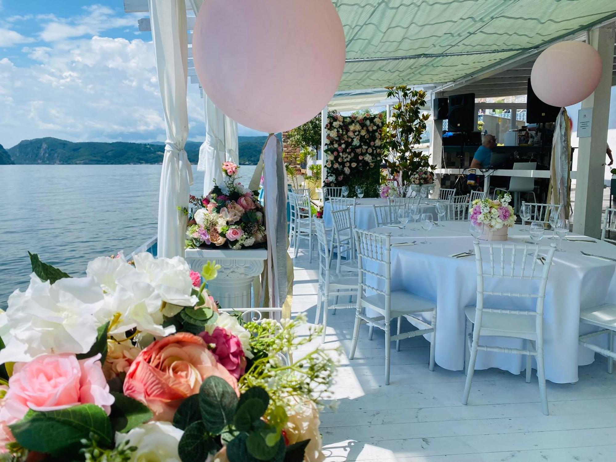 Riviera 990 - Resort & Restaurant Ieşelniţa エクステリア 写真