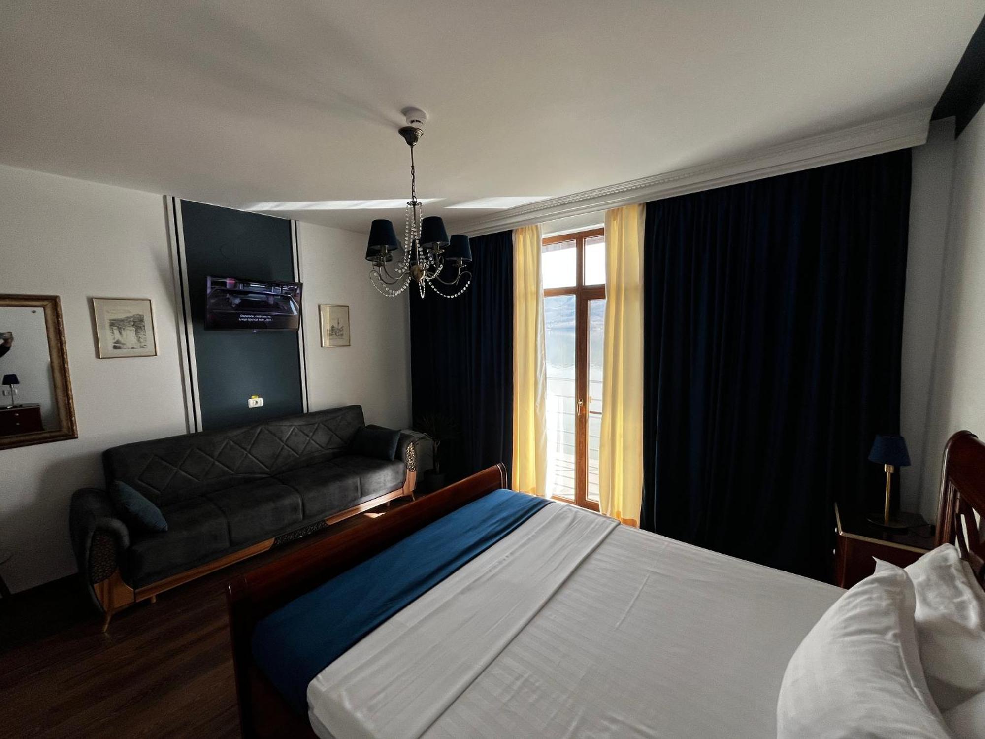 Riviera 990 - Resort & Restaurant Ieşelniţa エクステリア 写真
