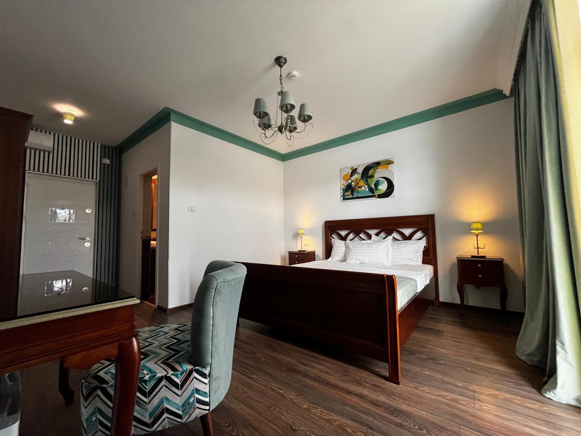 Riviera 990 - Resort & Restaurant Ieşelniţa エクステリア 写真