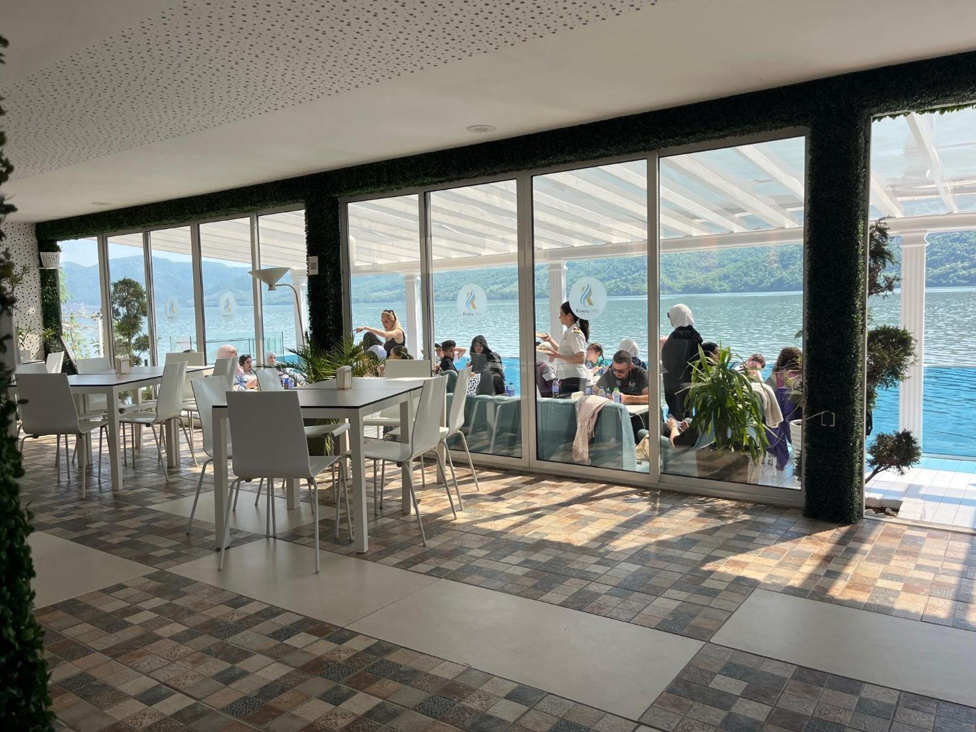 Riviera 990 - Resort & Restaurant Ieşelniţa エクステリア 写真