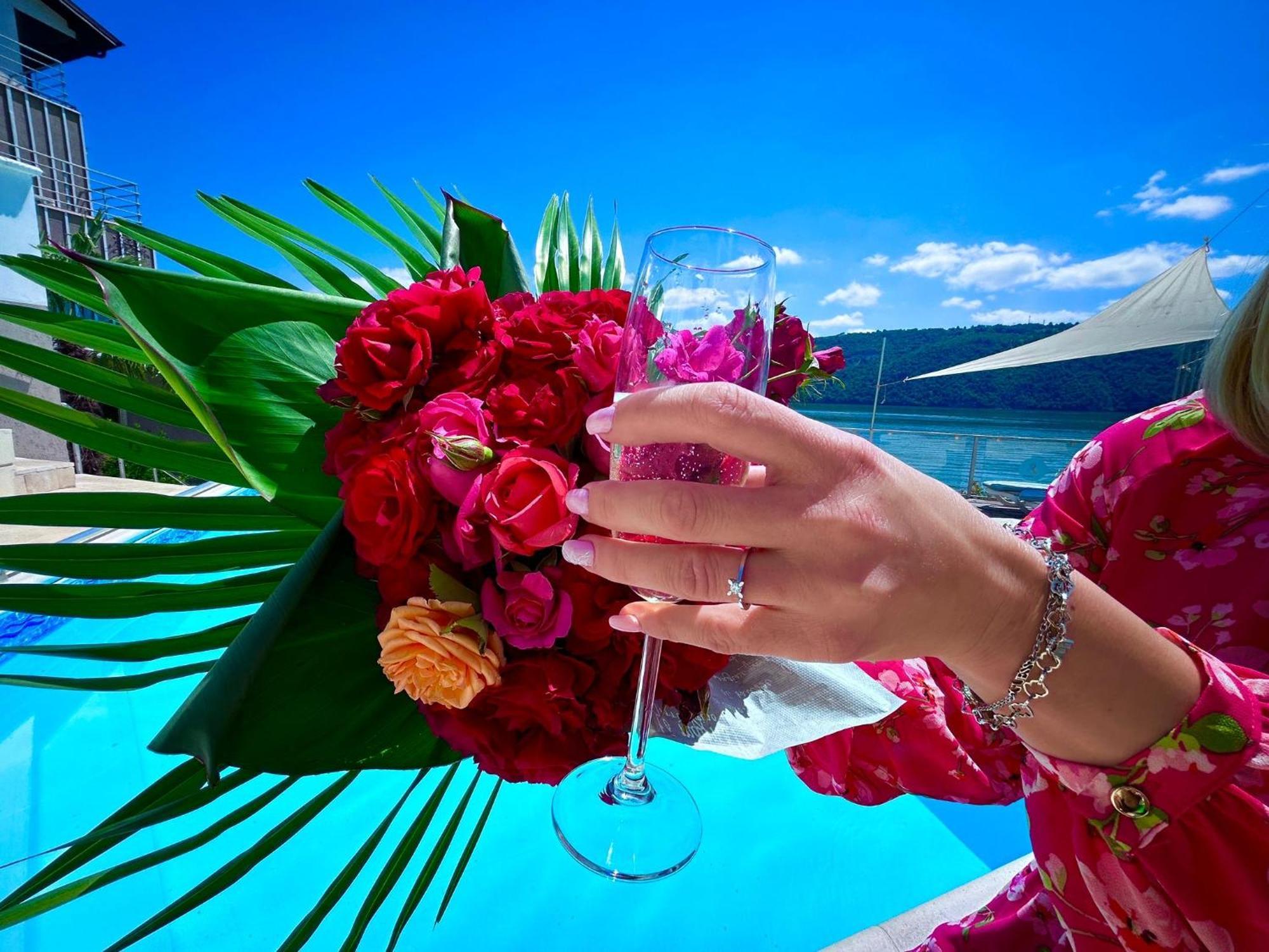 Riviera 990 - Resort & Restaurant Ieşelniţa エクステリア 写真