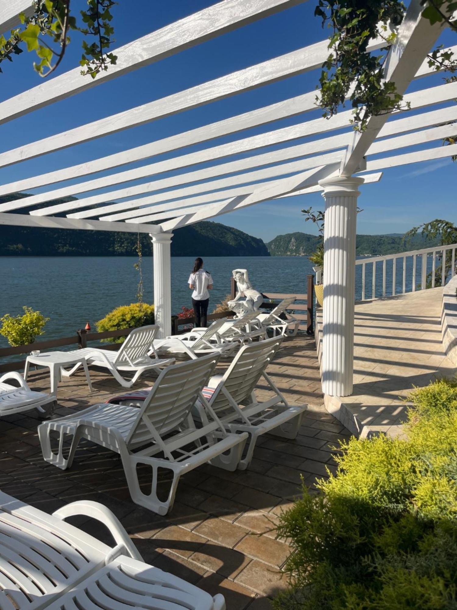 Riviera 990 - Resort & Restaurant Ieşelniţa エクステリア 写真