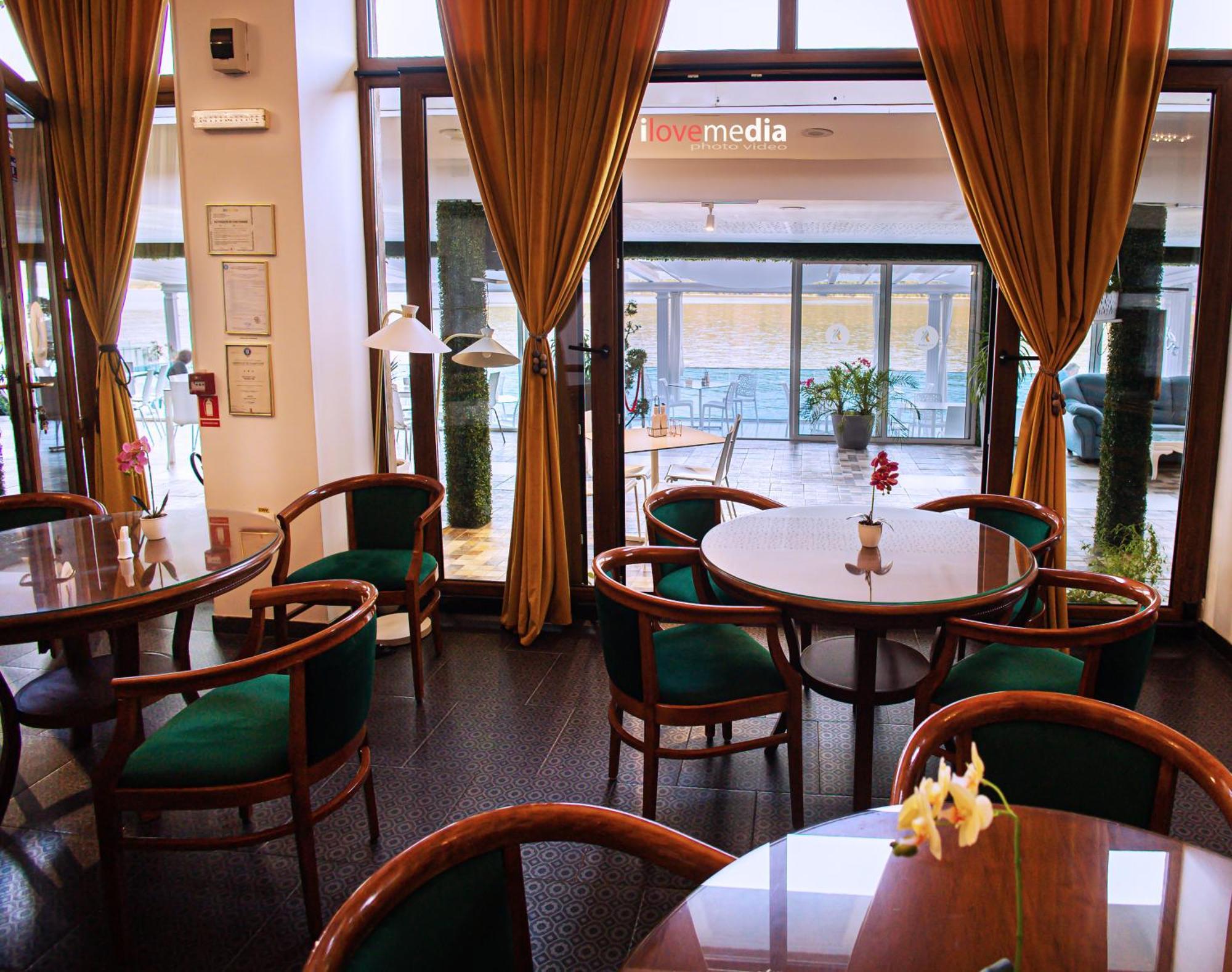 Riviera 990 - Resort & Restaurant Ieşelniţa エクステリア 写真